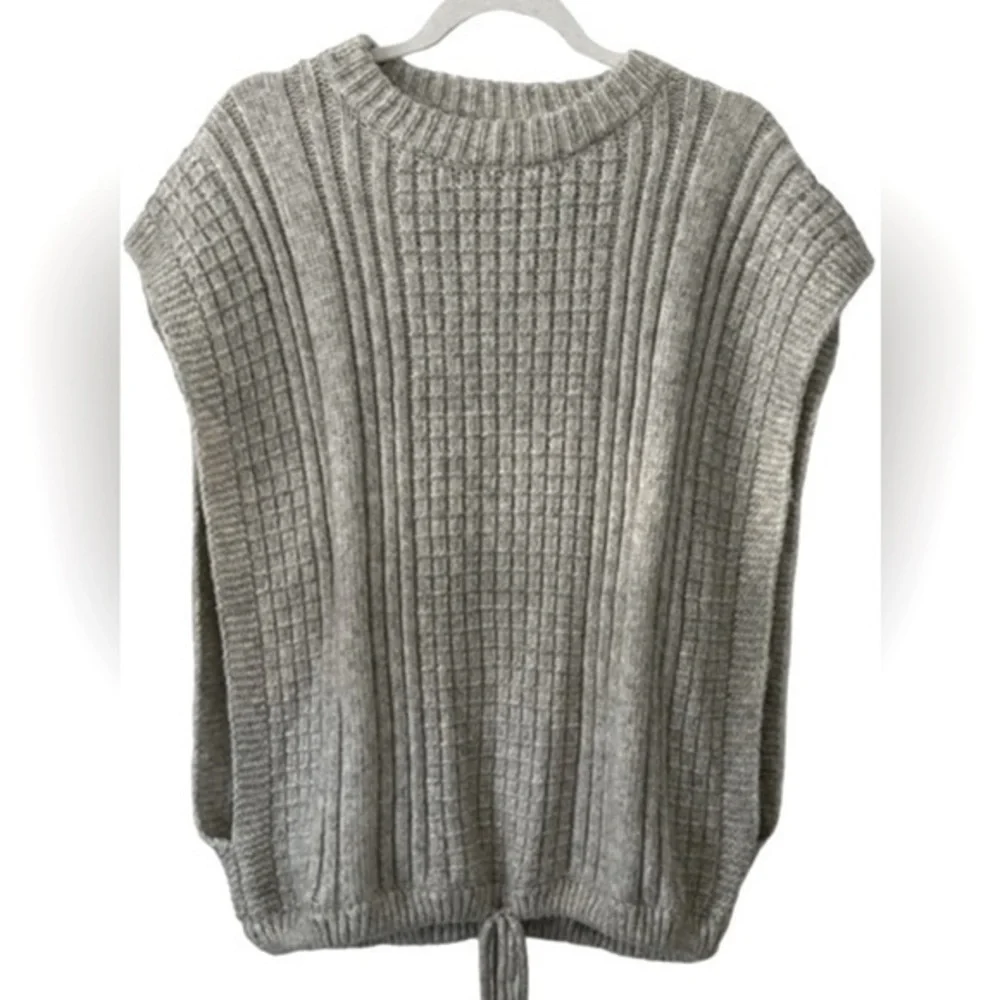 Gray Cable Knit Pullover Sweater Vest‎ With Drawstring Hem